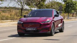 Ford Mustang Mach-E giảm giá gần 1 tỷ đồng