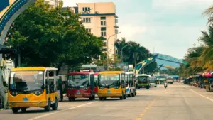 Tài xế xe điện bốn bánh ở Hải Tiến phải có bằng B2 trở lên