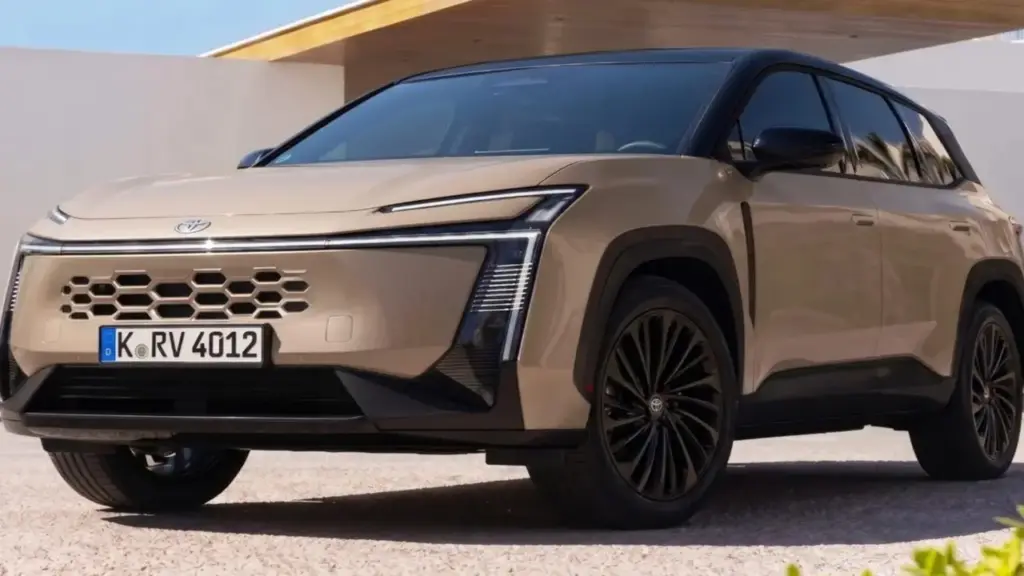 Toyota Corolla Cross đời mới tiệm cận SUV C, nội thất lột xác, dễ thêm bản PHEV