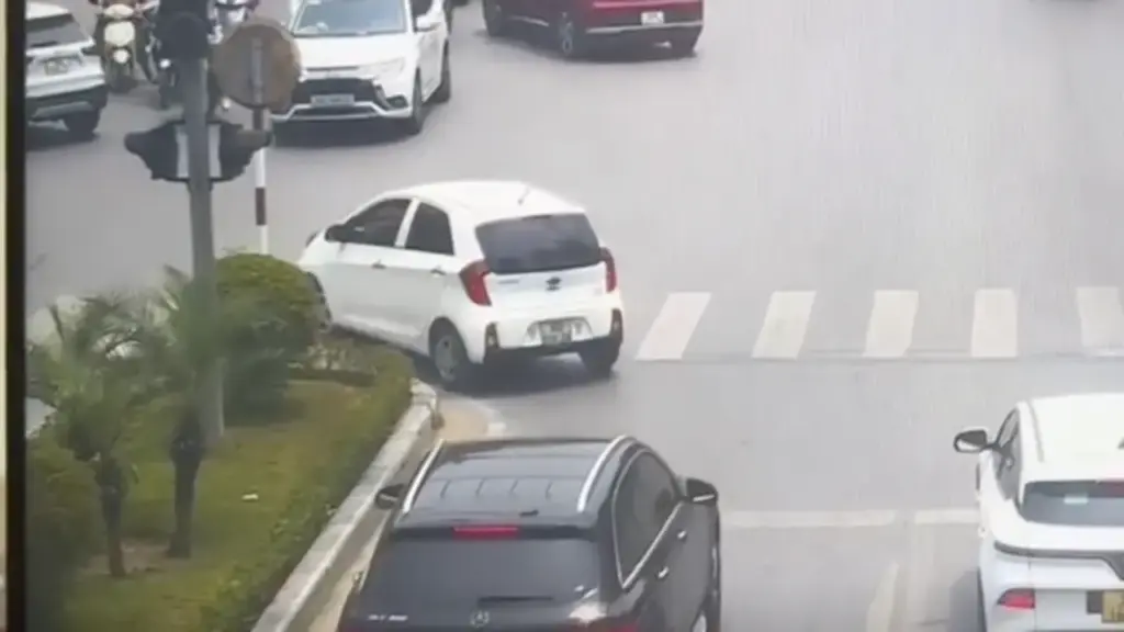 3 trường hợp quay đầu xe đè vạch người đi bộ nhưng không bị phạt
