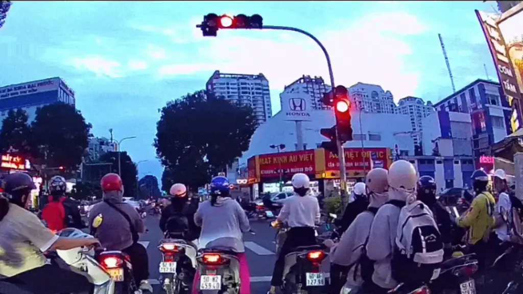 Cục CSGT: Không xử phạt khi đèn bất ngờ chuyển xanh sang đỏ