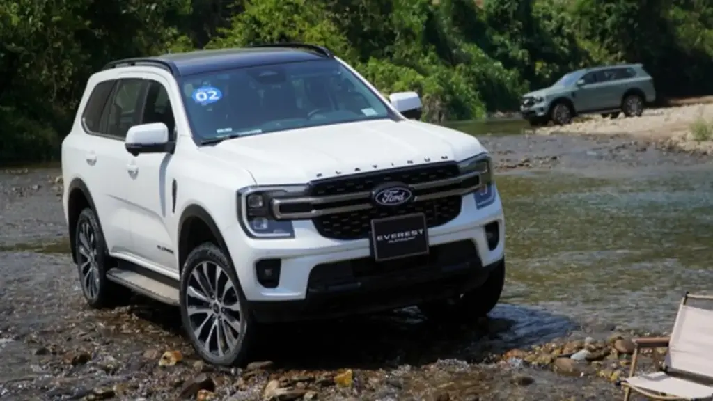 Ford Everest mới có thêm bản máy xăng tại Việt Nam, giá 1,629 tỉ đồng