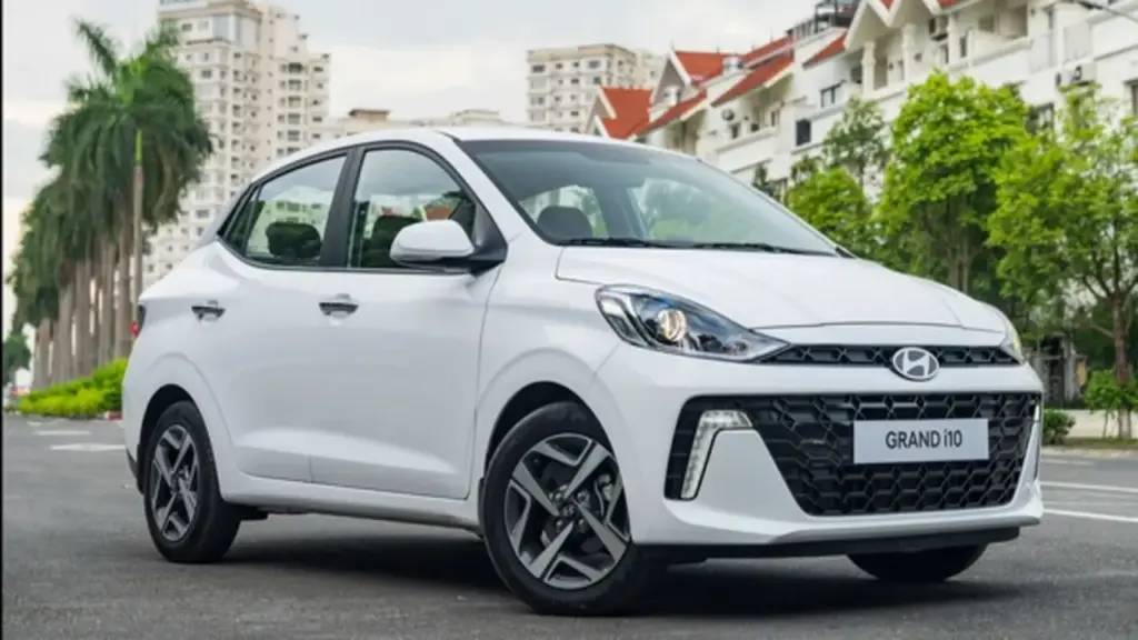 Ô tô máy xăng giá rẻ nhất Việt Nam: Grand i10 độc diễn, Wigo chạm đáy