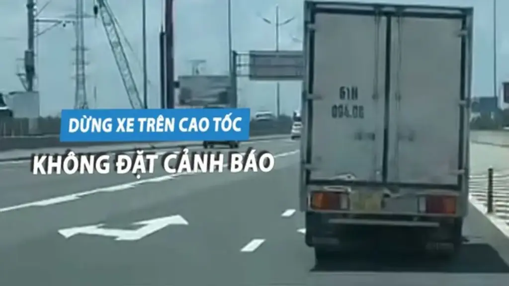 Tài xế bị phạt 13 triệu đồng vì dừng xe không đặt cảnh báo trên cao tốc