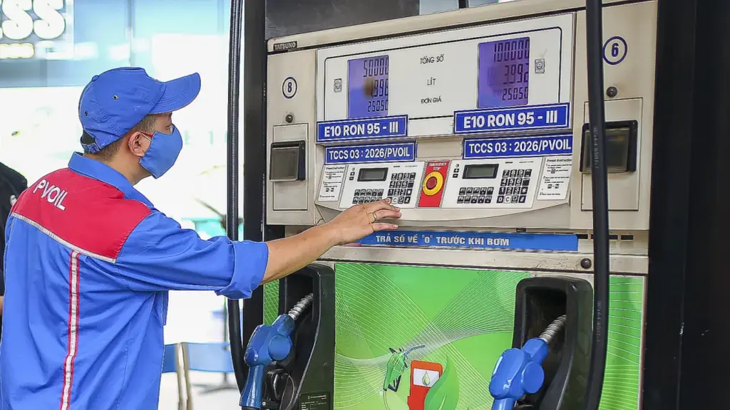 Xăng E10 RON 95-III và E10 RON 95-V khác nhau thế nào?
