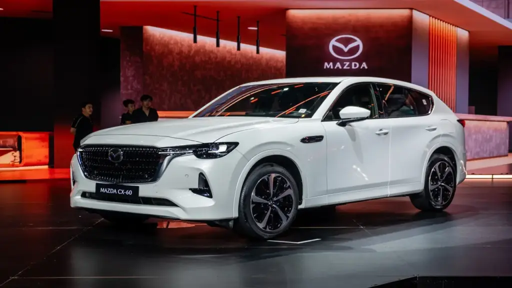 Bán xe cao cấp tại Việt Nam, Mazda đang tìm cách thoát khỏi "vùng an toàn"?