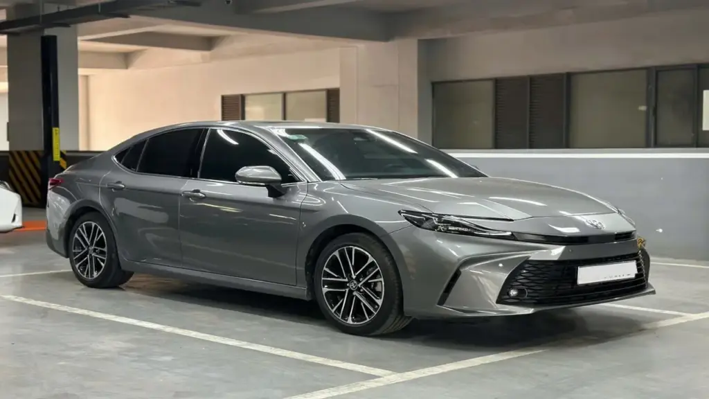 Camry tại Việt Nam sẽ chỉ còn cấu hình hybrid?
