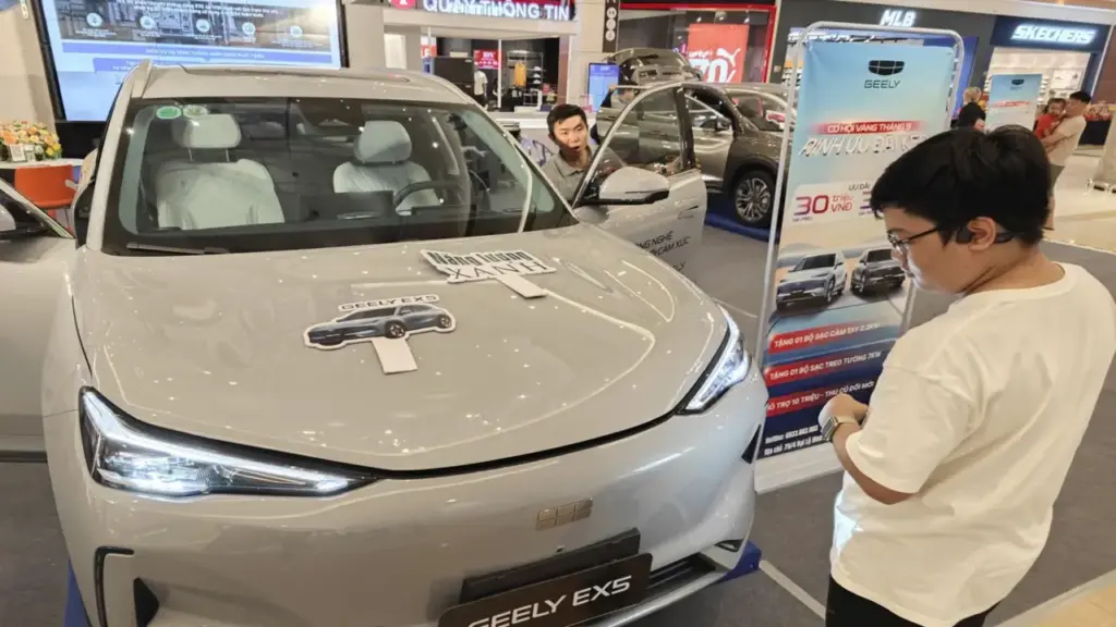 Grab tăng ô tô điện chở khách, tính mở trạm sạc dùng chung
