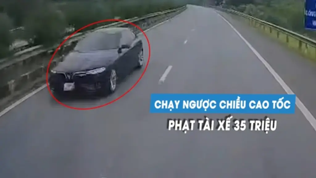 Kinh hoàng ô tô lại chạy ngược chiều cao tốc, phạt tài xế gần 40 triệu đồng