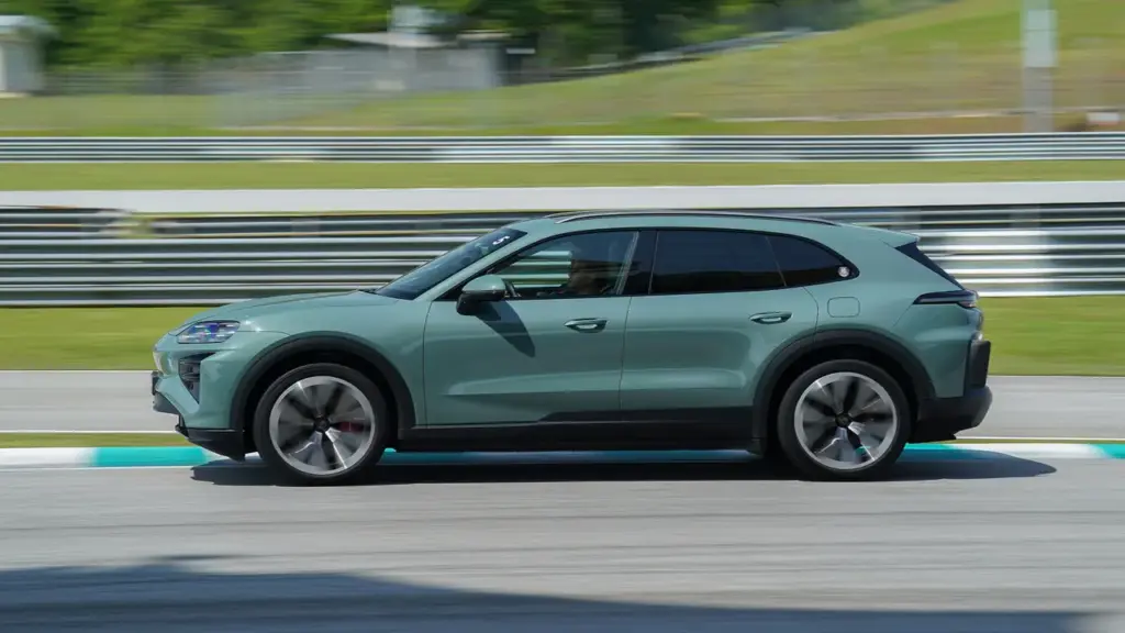 Porsche Cayenne EV - khi gia tốc nhanh hơn ý nghĩ