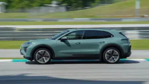 Porsche Cayenne EV - khi gia tốc nhanh hơn ý nghĩ