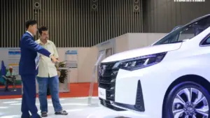 Sức mua 'hãm phanh' ô tô mới vẫn ồ ạt gia nhập thị trường Việt Nam