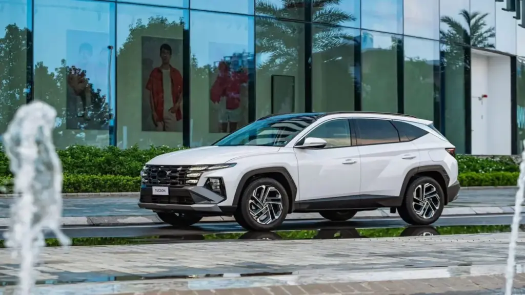Tin tức giá xe: Hyundai Tucson giảm tới 100 triệu tại đại lý, 'đọ giá' với SUV B
