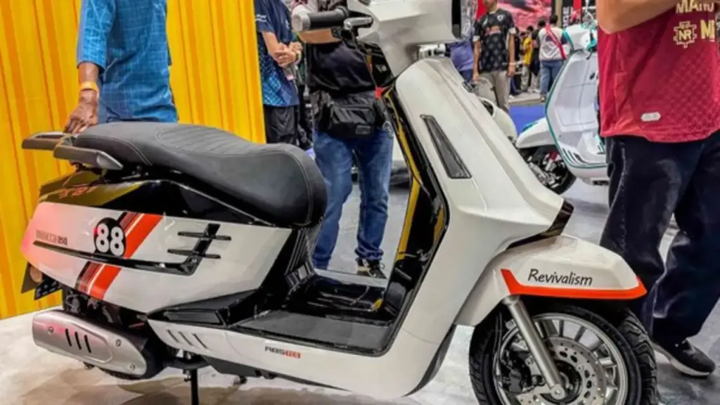 Xe tay ga giá gần 85 triệu đồng sản xuất tại Trung Quốc, nhái kiểu dáng Lambretta
