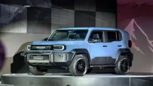 3 xe mới cận kề ngày ra mắt Việt Nam: Land Cruiser FJ đã cập cảng