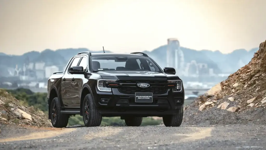 Bán tải Ford Ranger không còn trang bị số sàn, giá từ 707 triệu đồng