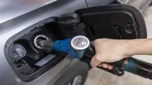BMW và Toyota thí điểm sử dụng xăng tái tạo từ dầu ăn thải loại cho ô tô