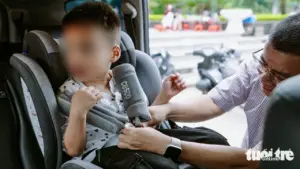 Bộ Xây dựng gỡ nút thắt chứng nhận ghế an toàn trẻ em trên ô tô