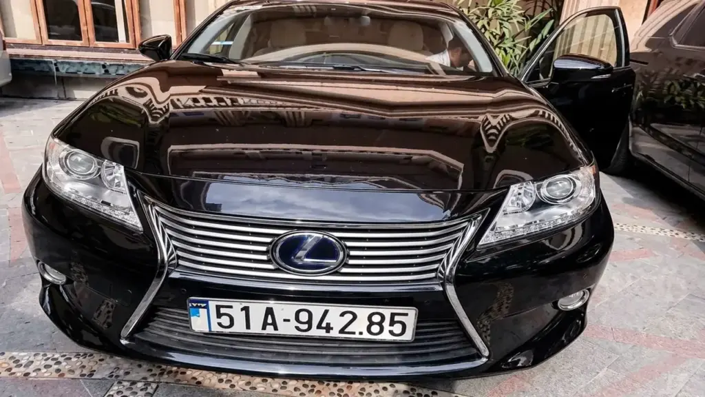 Chiếc Maybach và BMW của bà Trương Mỹ Lan có chủ mới, xe Lexus giảm giá lần 2