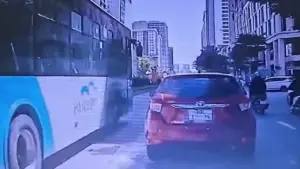 Cục CSGT cảnh báo người đi xe máy hay lấn vào làn ô tô rất nguy hiểm