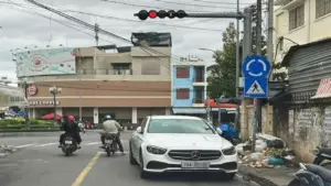 Đỗ ô tô ngược chiều lưu thông là phạm luật