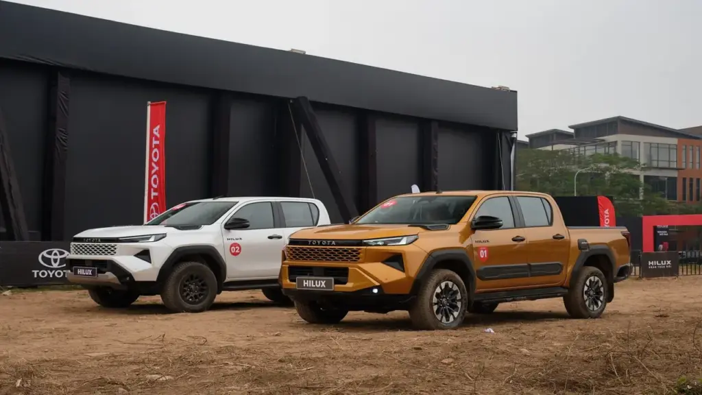 Doanh số Hilux lại vượt Ranger, cuộc đua bán tải nóng trở lại