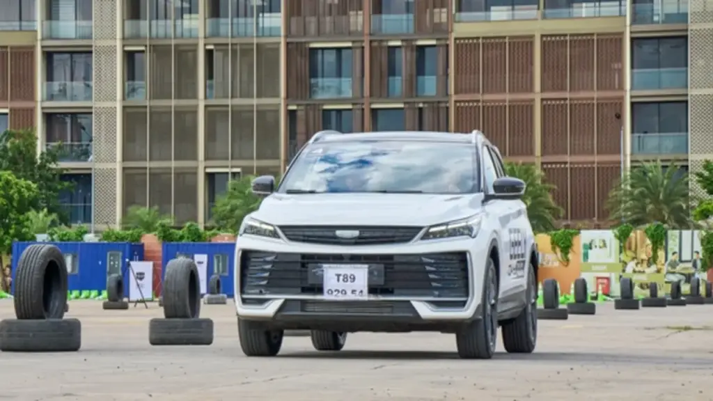 Geely Coolray 2026: Đối thủ nặng ký của xe Nhật, Hàn