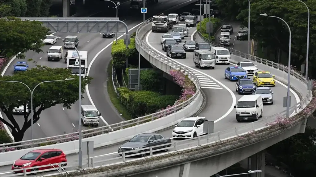 Giá giấy phép sở hữu ôtô tại Singapore cao nhất lịch sử