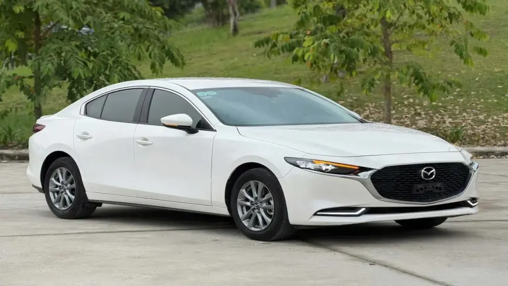 Mazda3 lẻ loi tại phân khúc sedan hạng C