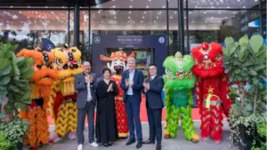 Mercedes-Benz Haxaco Láng Hạ nâng cấp showroom sau 10 năm hoạt động