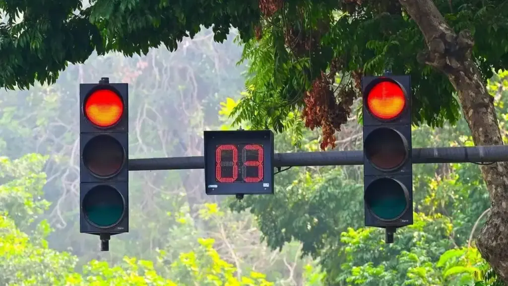 'Nên bỏ đếm giây đèn đỏ sang xanh'