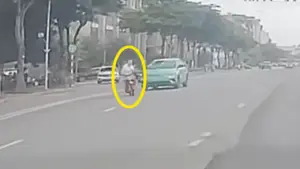 Người đi xe máy cắt ngang đường bị ôtô đâm bay: ai sai?