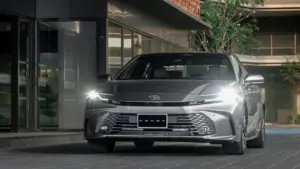 Tin tức giá xe: Toyota Camry giảm giá niêm yết 140 triệu đồng