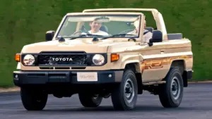 Toyota giới thiệu Land Cruiser 70 với kính chắn gió có thể gập phẳng