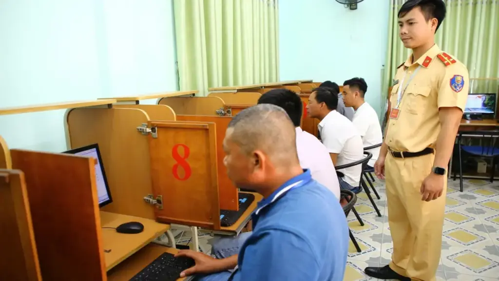 Từ 1/7 bằng lái xe hết hạn dưới 30 ngày không phải thi lại lý thuyết