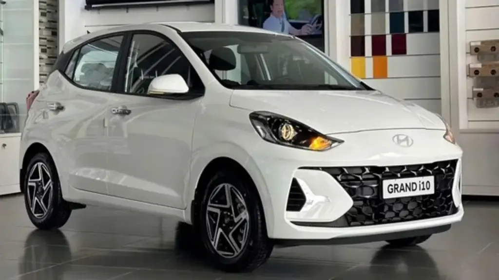 Xe cỡ nhỏ Hyundai Grand i10 đua giảm giá, bản thấp về sát mức 300 triệu