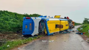 Xe khách lao khỏi cao tốc làm 4 người chết: Xe còn hạn kiểm định