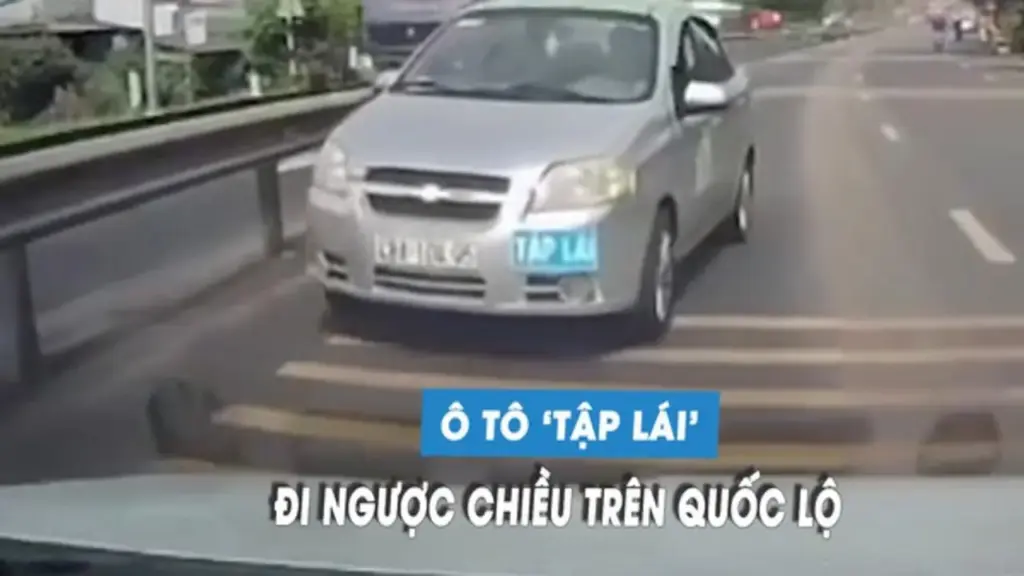 Xe tập lái chạy ngược chiều, tài xế bị CSGT phạt 19 triệu đồng