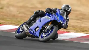 Yamaha YZF-R7 2026 nâng cấp công nghệ, giá 10.300 USD